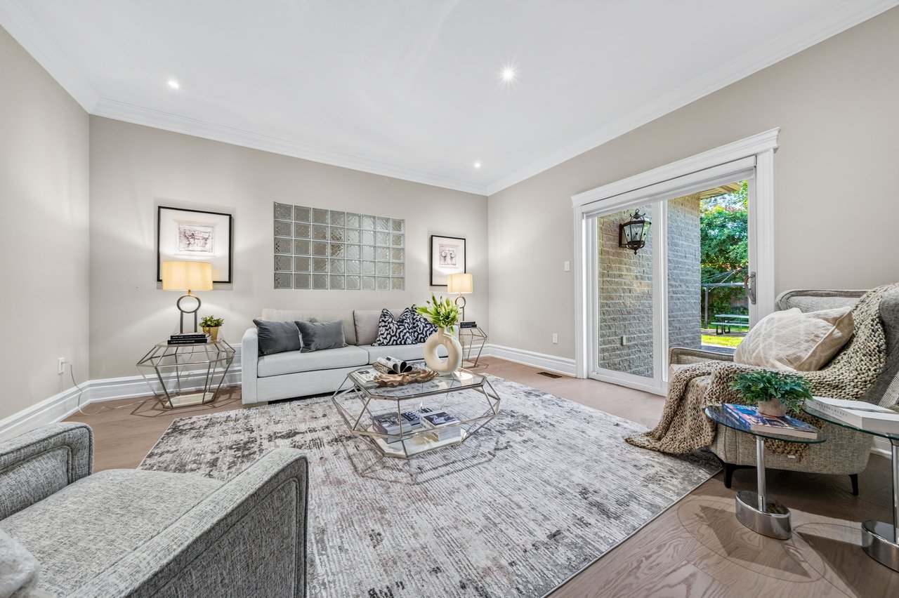 62 Fergus Ave