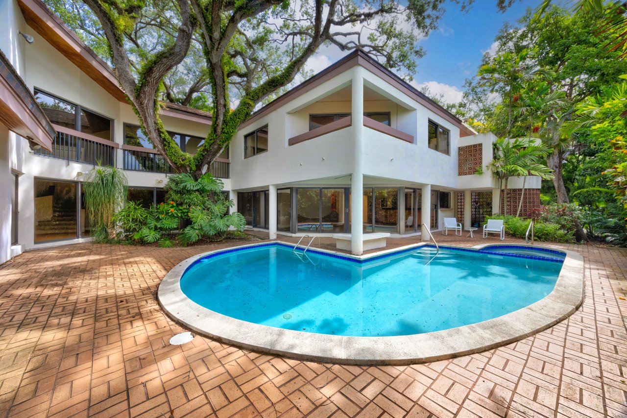 Just Sold: One of South Grove's Most Exclusive Addresses