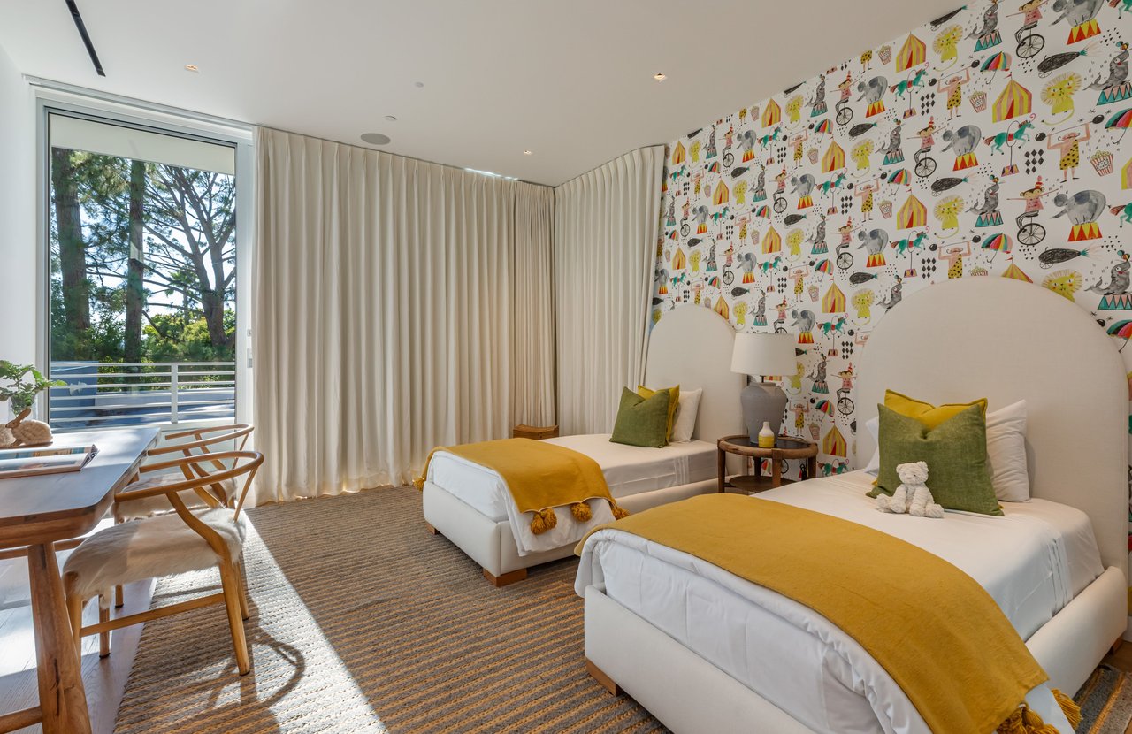 9011 Alto Cedro Dr, Beverly Hills