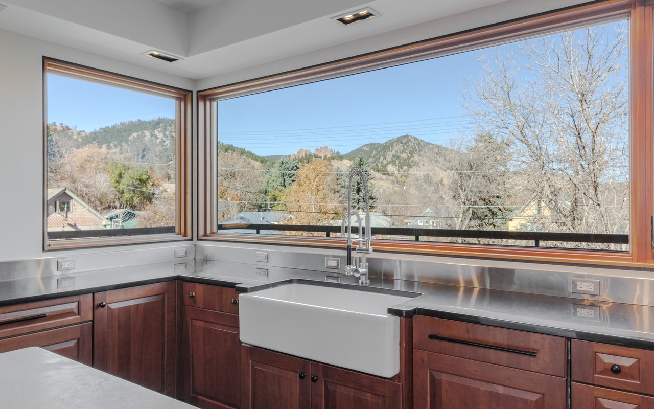 437 University Avenue