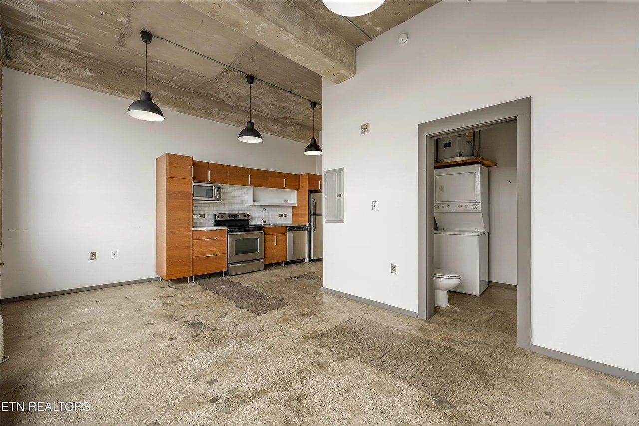 200 W. Jackson Avenue