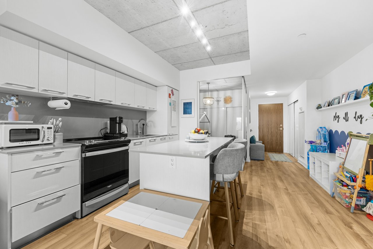 665 Queen Street East Suite 301