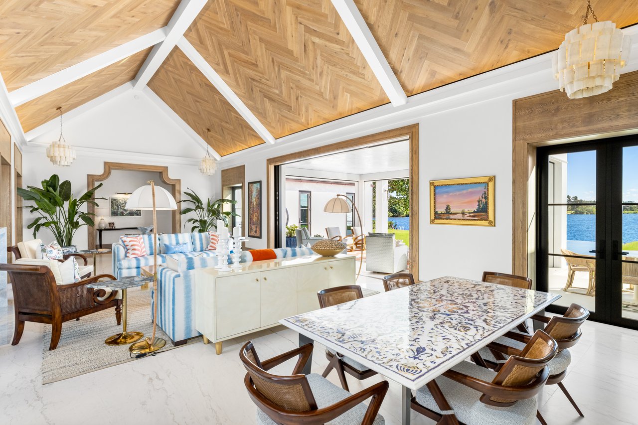 Dutch Colonial Direct Waterfront