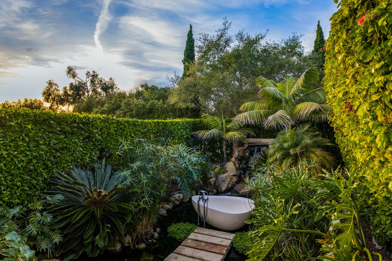 120 Montecito Ranch Ln