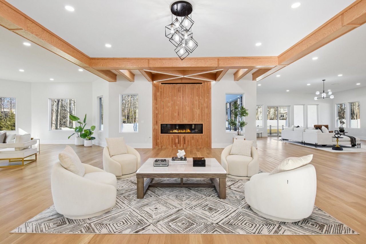 19 Highlander Dr