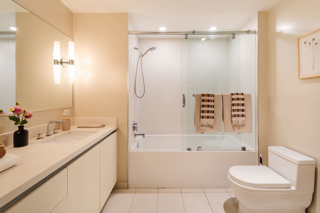 441 S Barrington Ave Unit: 109, Brentwood 