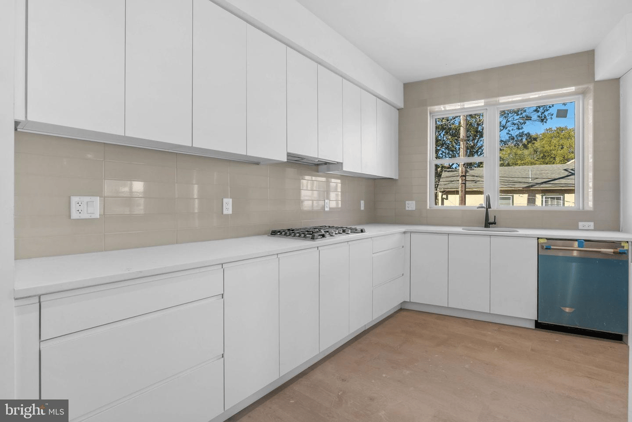 652 Fairmount Ave, Philadelphia, PA 19123