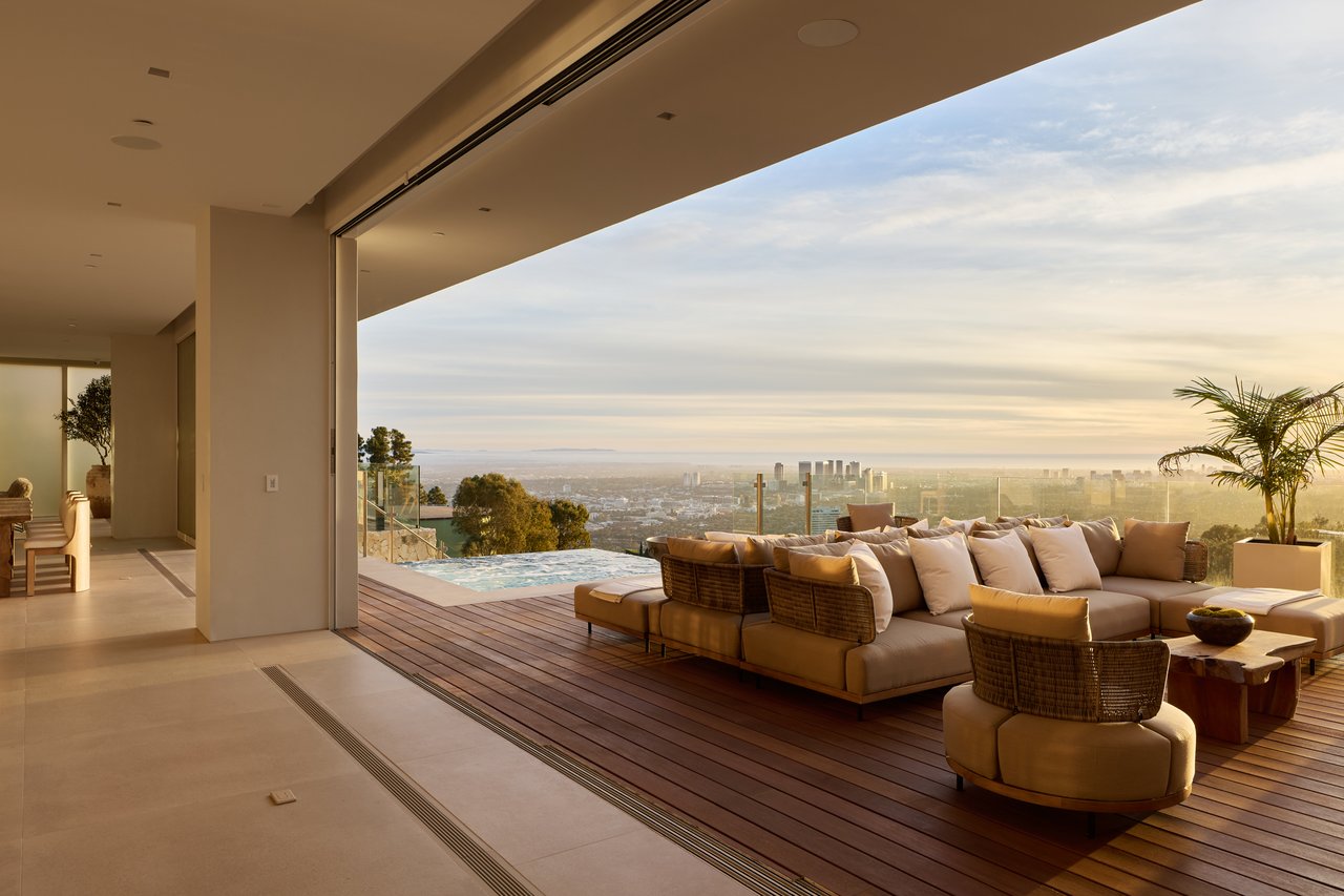 1615 Blue Jay Way, Bird Streets