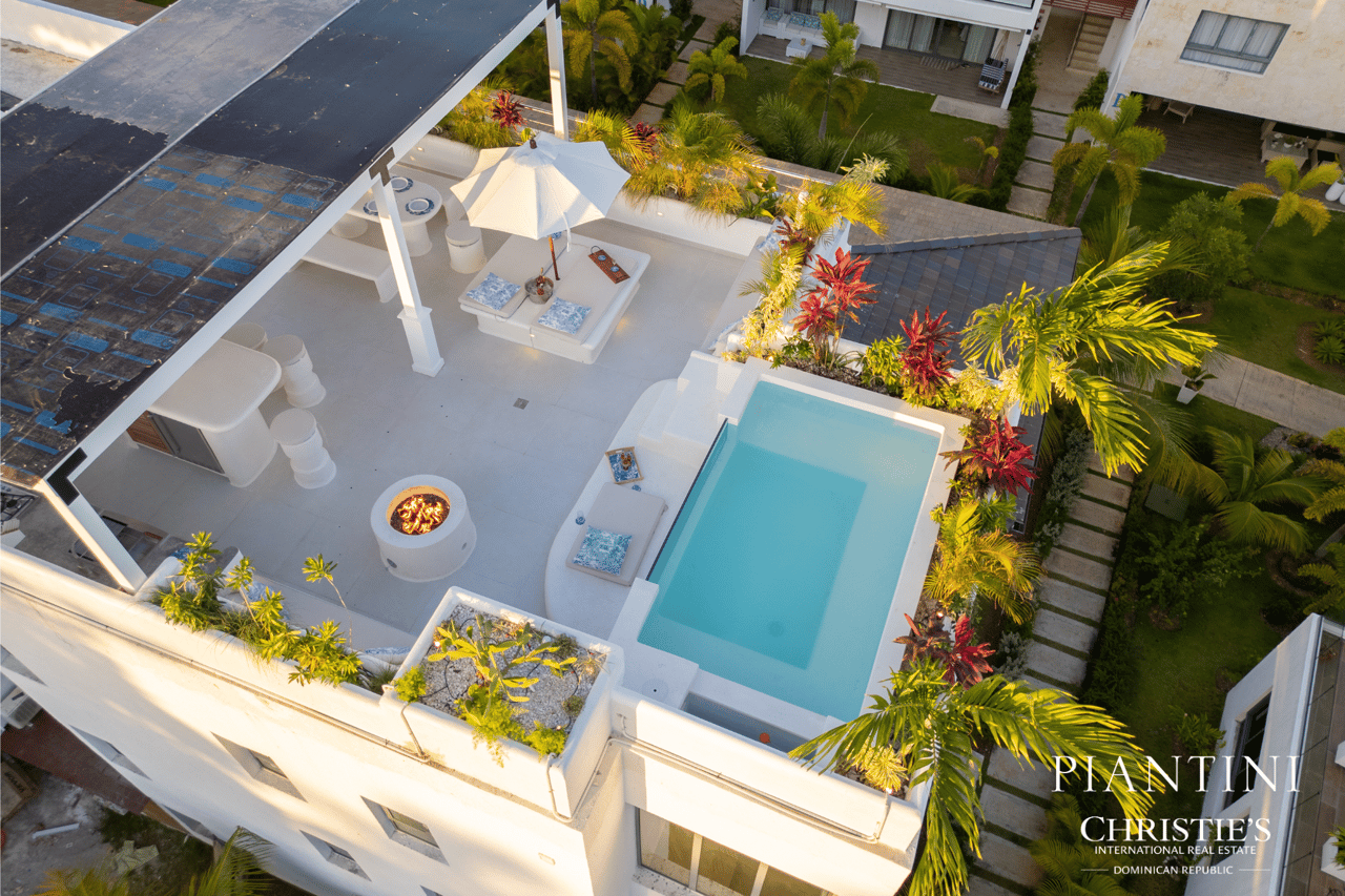 Sunrise Penthouse, Terrenas