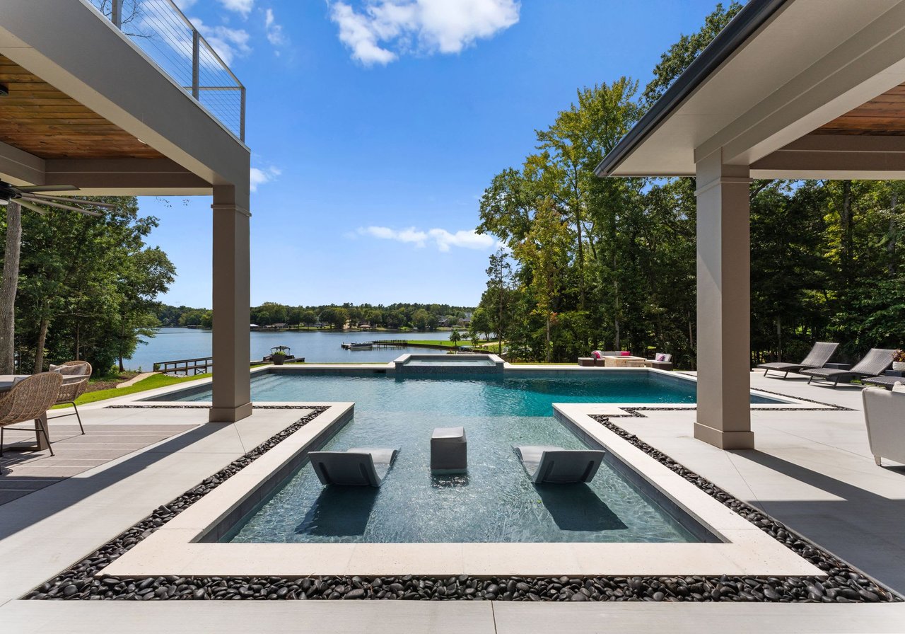 1812 Marthas Vineyard Road | Luxury Waterfront Modern Retreat