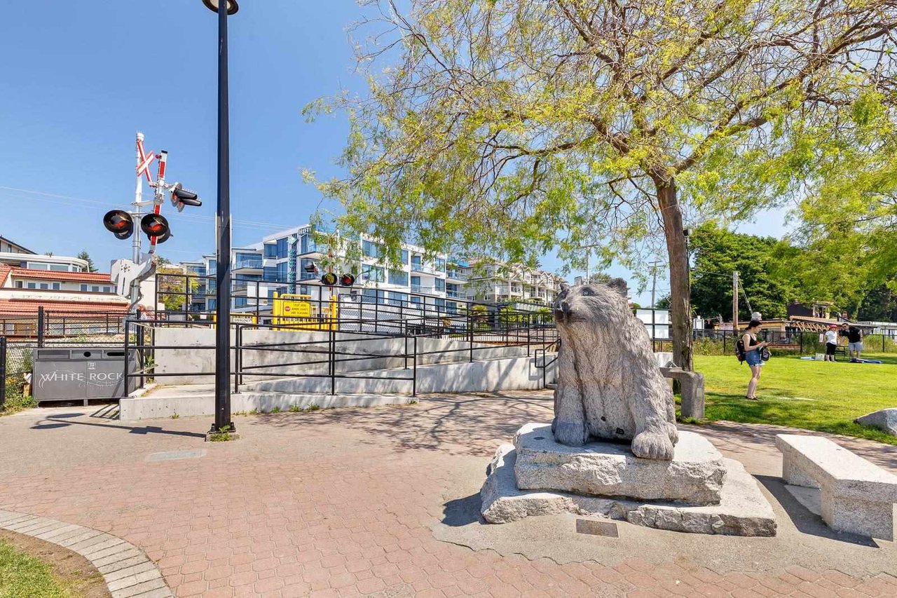 110-15621 Marine Dr