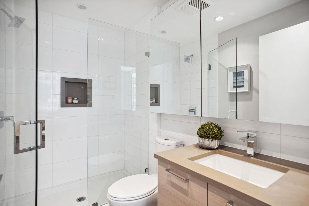 205-3451 Sawmill Cres