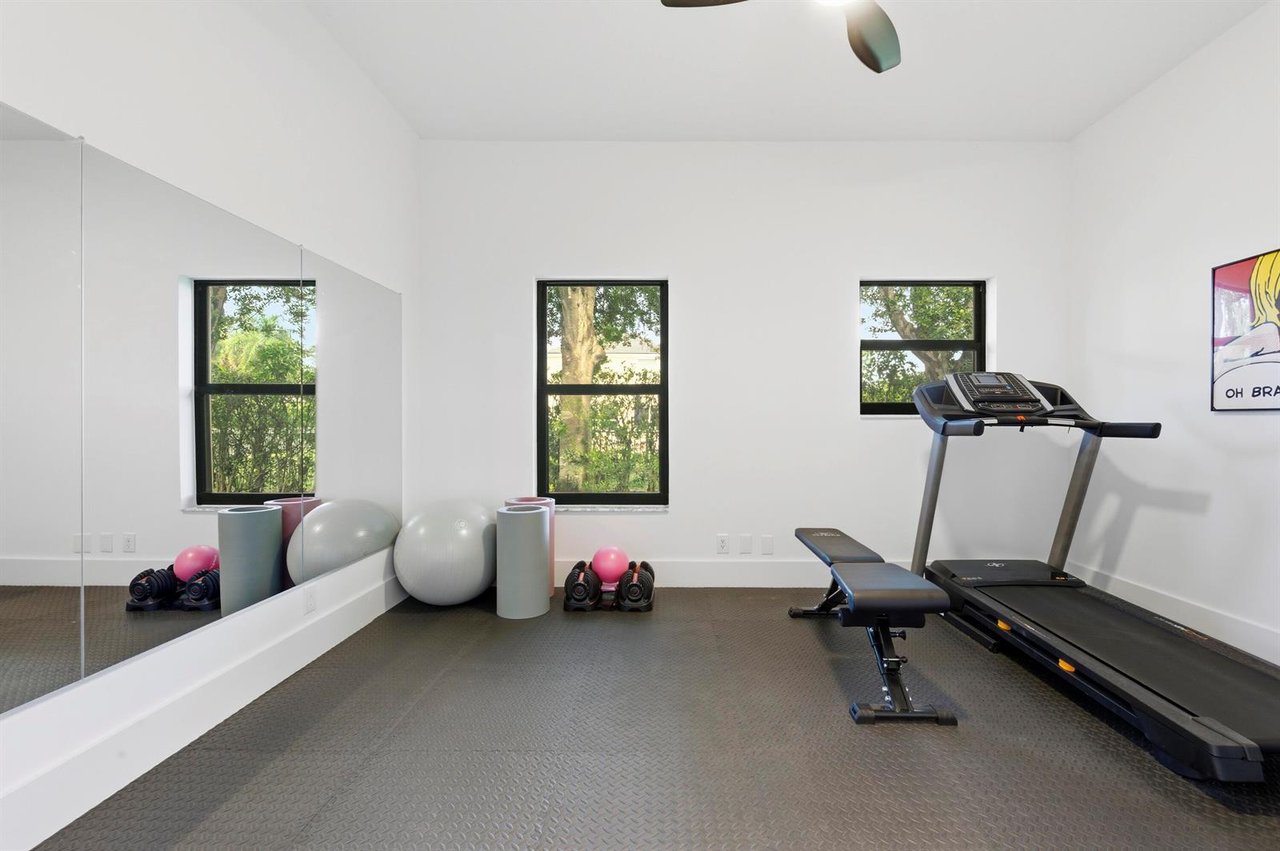 2557 Seminole Circle