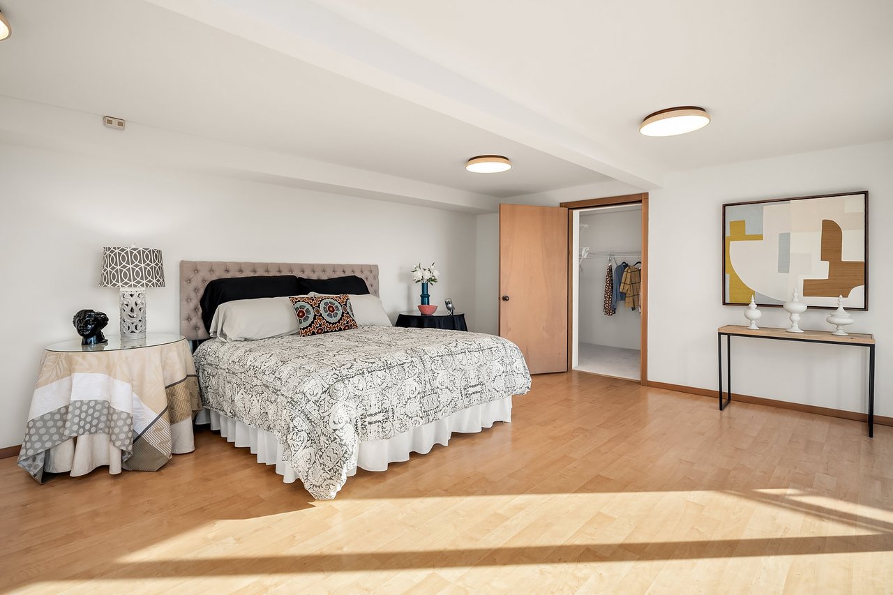 10245 Marine View Drive SW