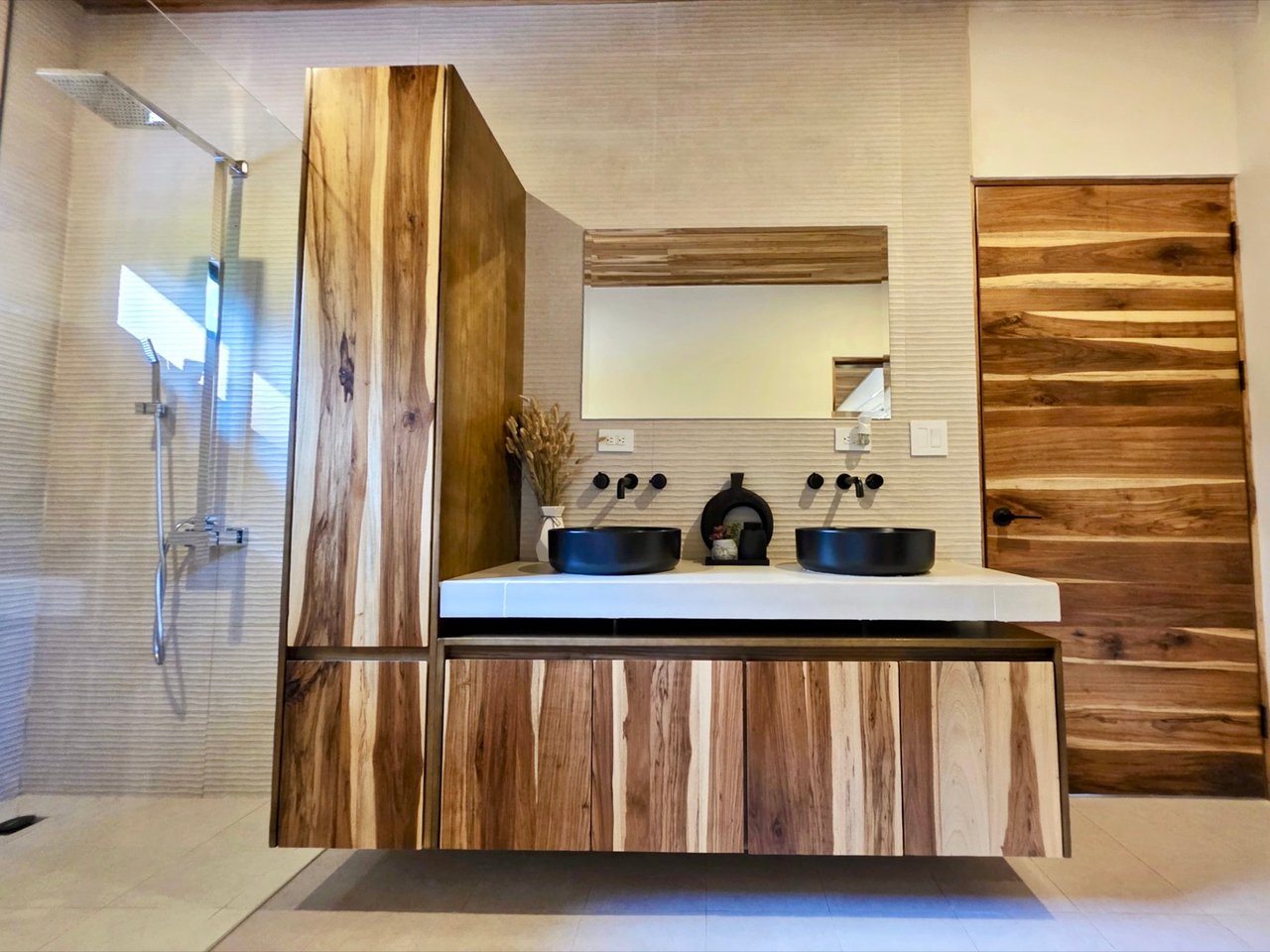 Stunning New Modern Home in Ojochal – Usable Lot Surrounded by Jungle and Creeks