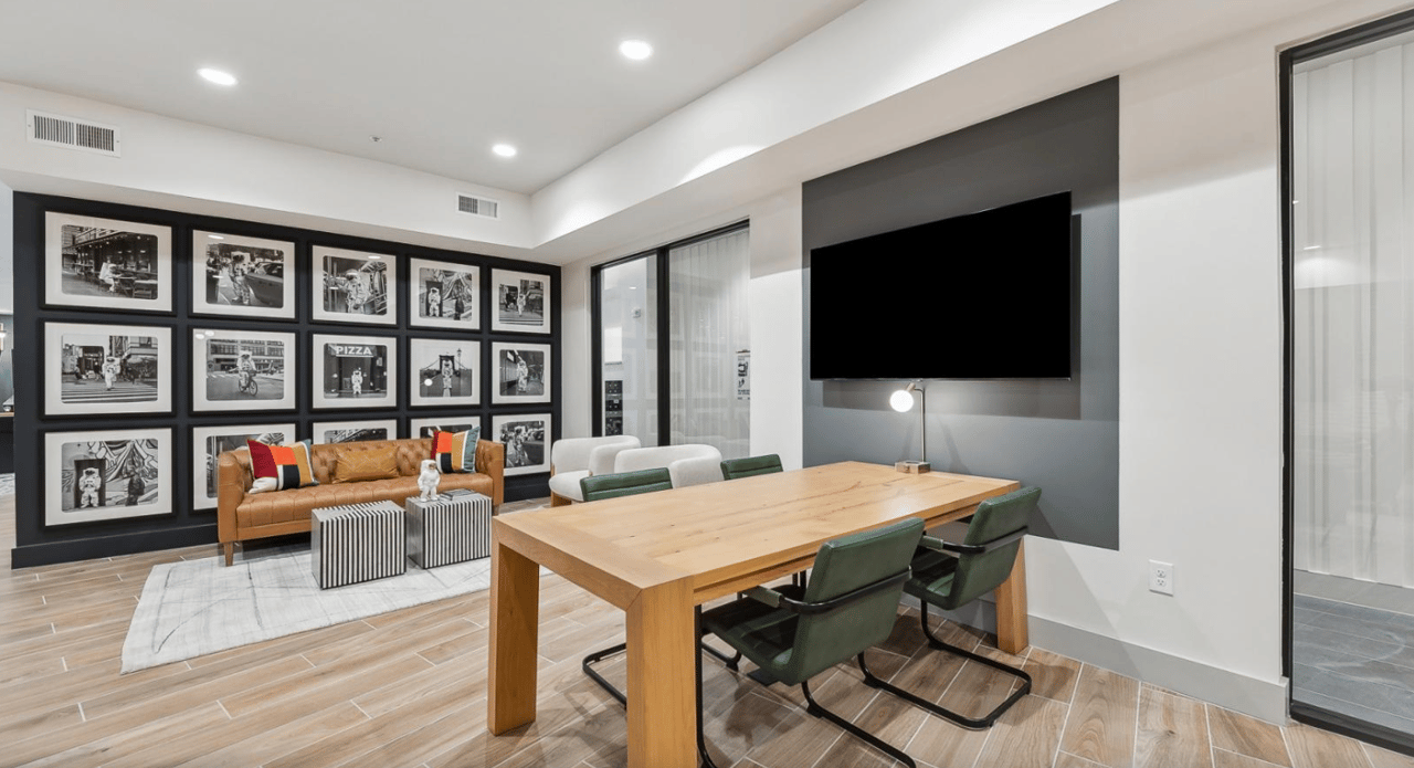 Up to 10 weeks free base rent & $1,000 gift card