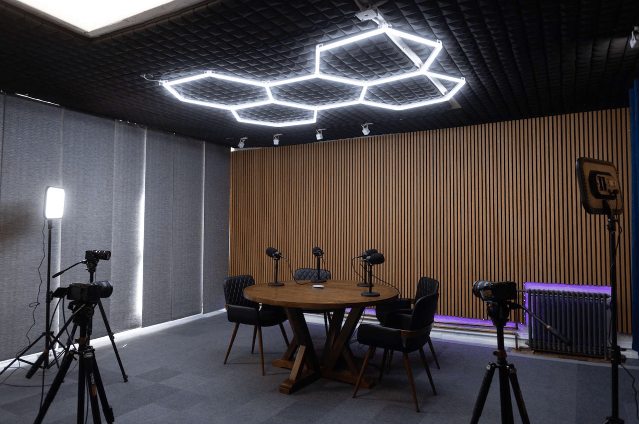 325 W 38th Street - Podcast Studio