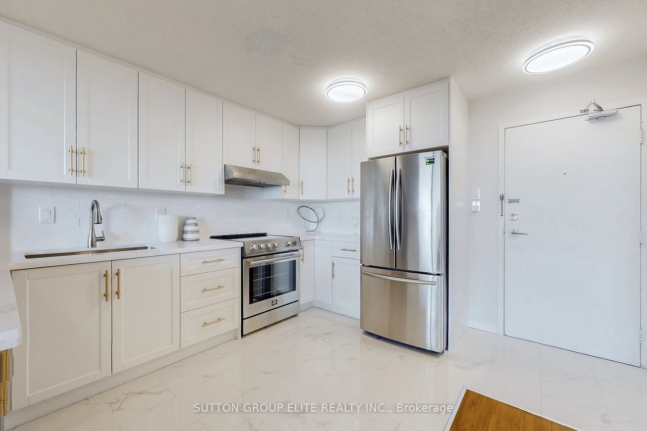 EXQUISITE PH IN NORTH YORK 