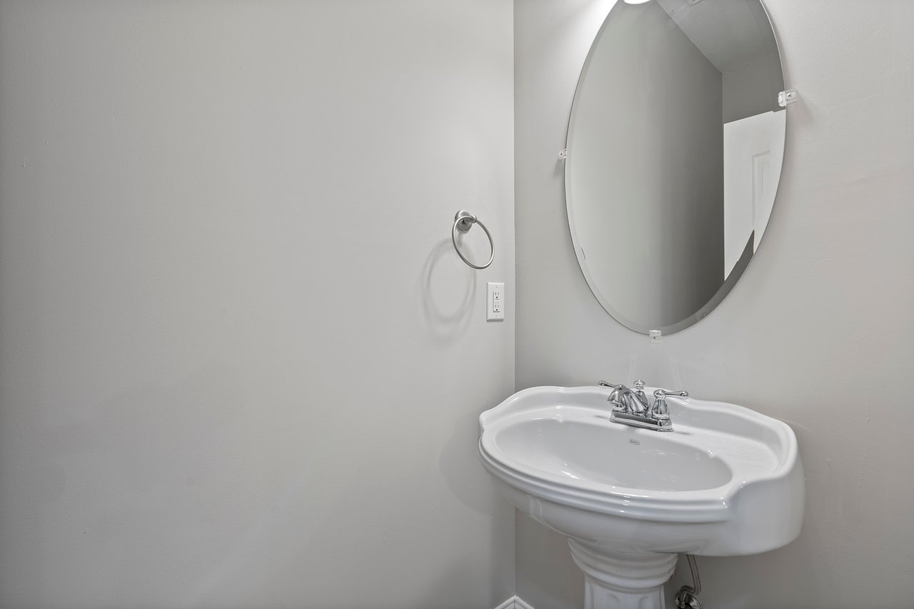 GOLDSMITH-SCHIFFMAN School District with 4 Bedrooms!!