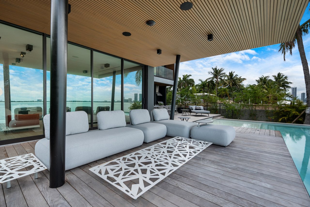 February 2025 | Sabal Development, led by Pascal Nicolai, Finalizes $20.6 Million Sale of Exquisite Venetian Island Estate