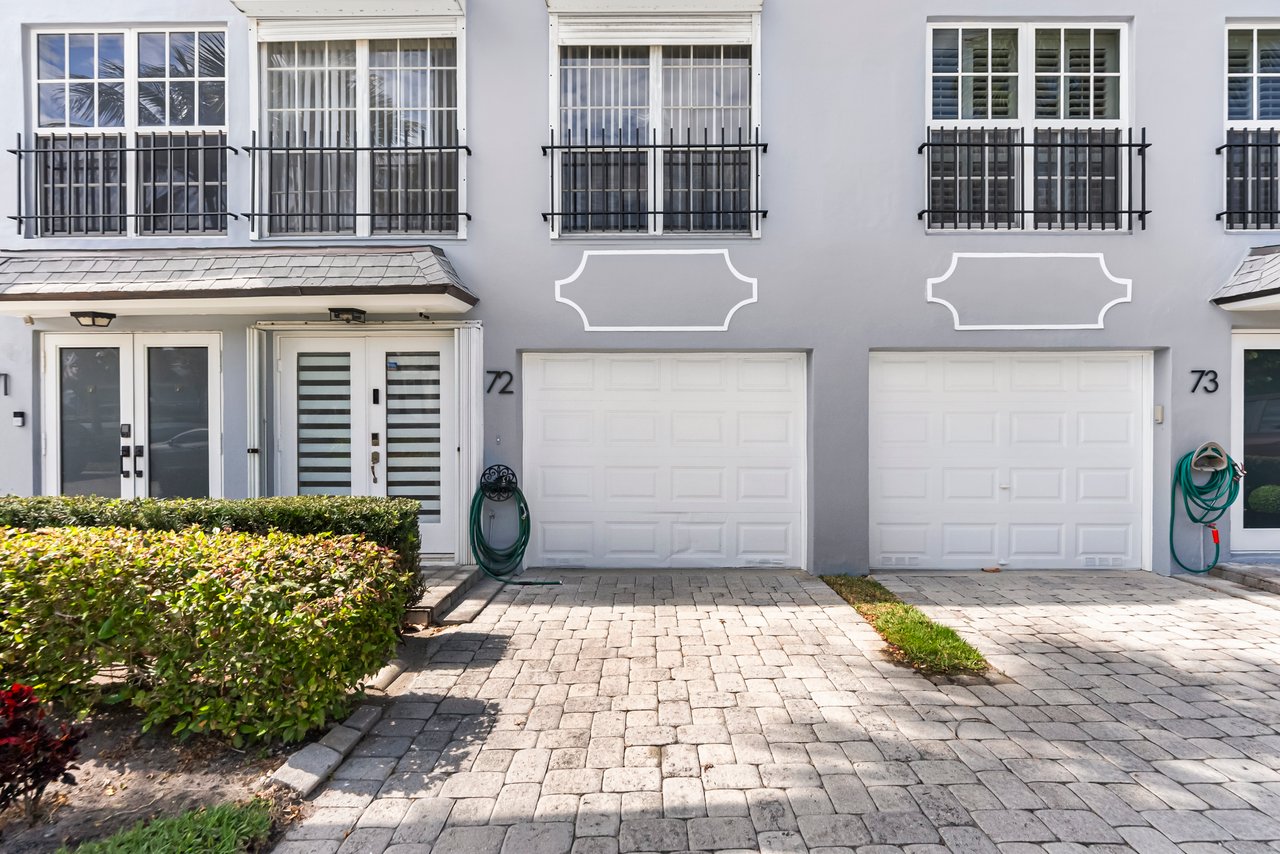 1194 Hillsboro Mile, Unit 72