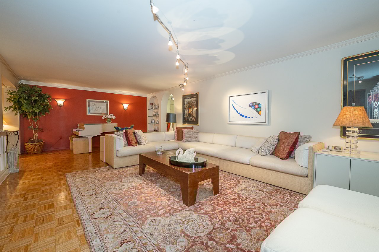 Price Improvement!!! Fab 3 bed 2.5 bath Main Line Condo