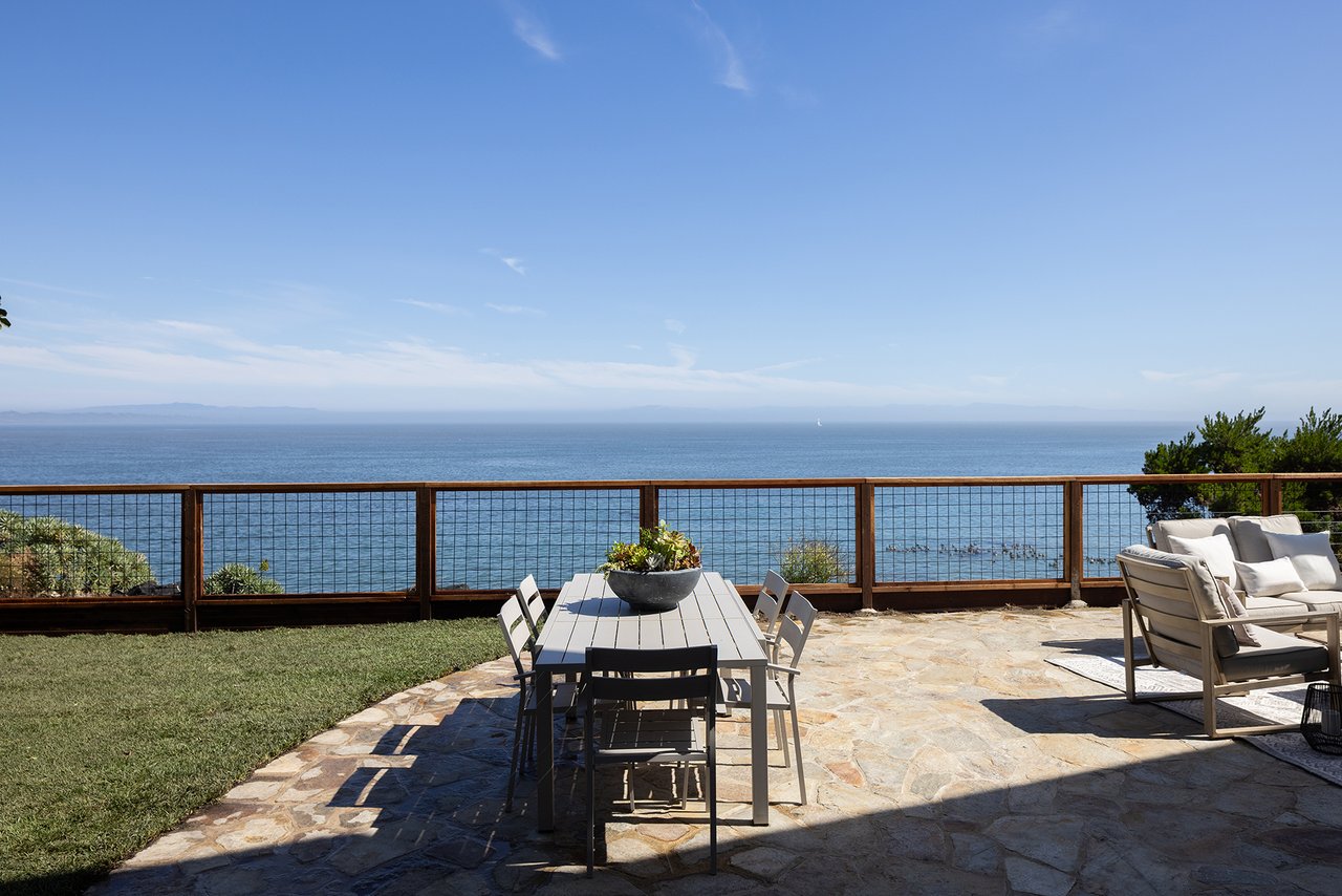 Capitola Oceanfront Retreat - 4840 Cliff Drive