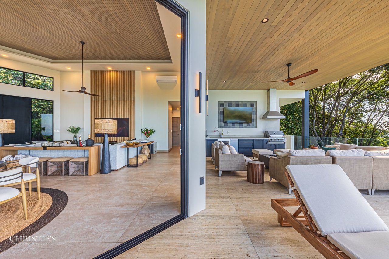 Luxury Estate in Escaleras — 5.5 Acres Majesty of Incredible Ocean Views 