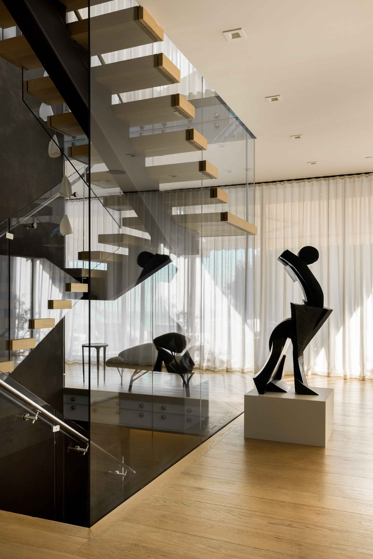 815 N Tigertail Rd, Brentwood