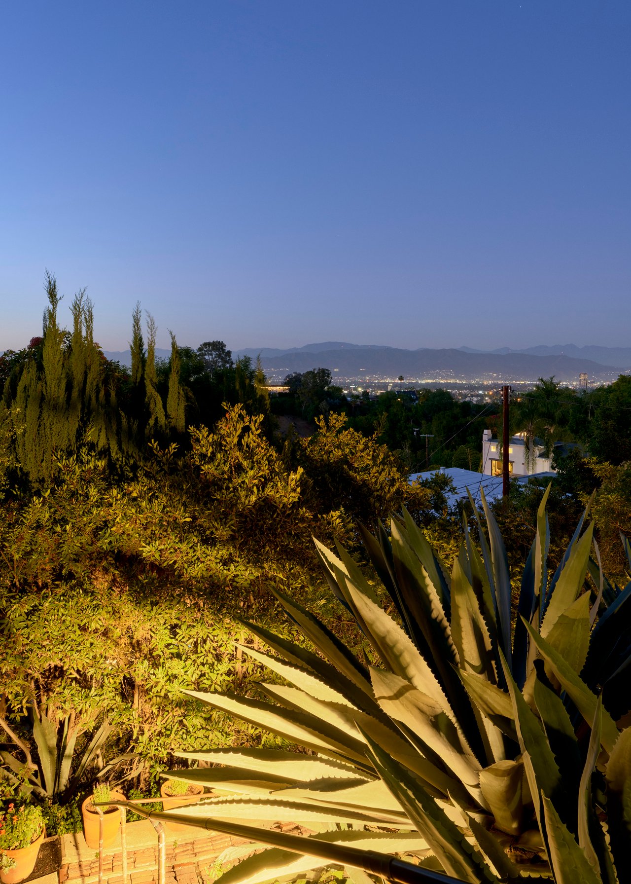 11764 Laurelcrest Drive in Studio City