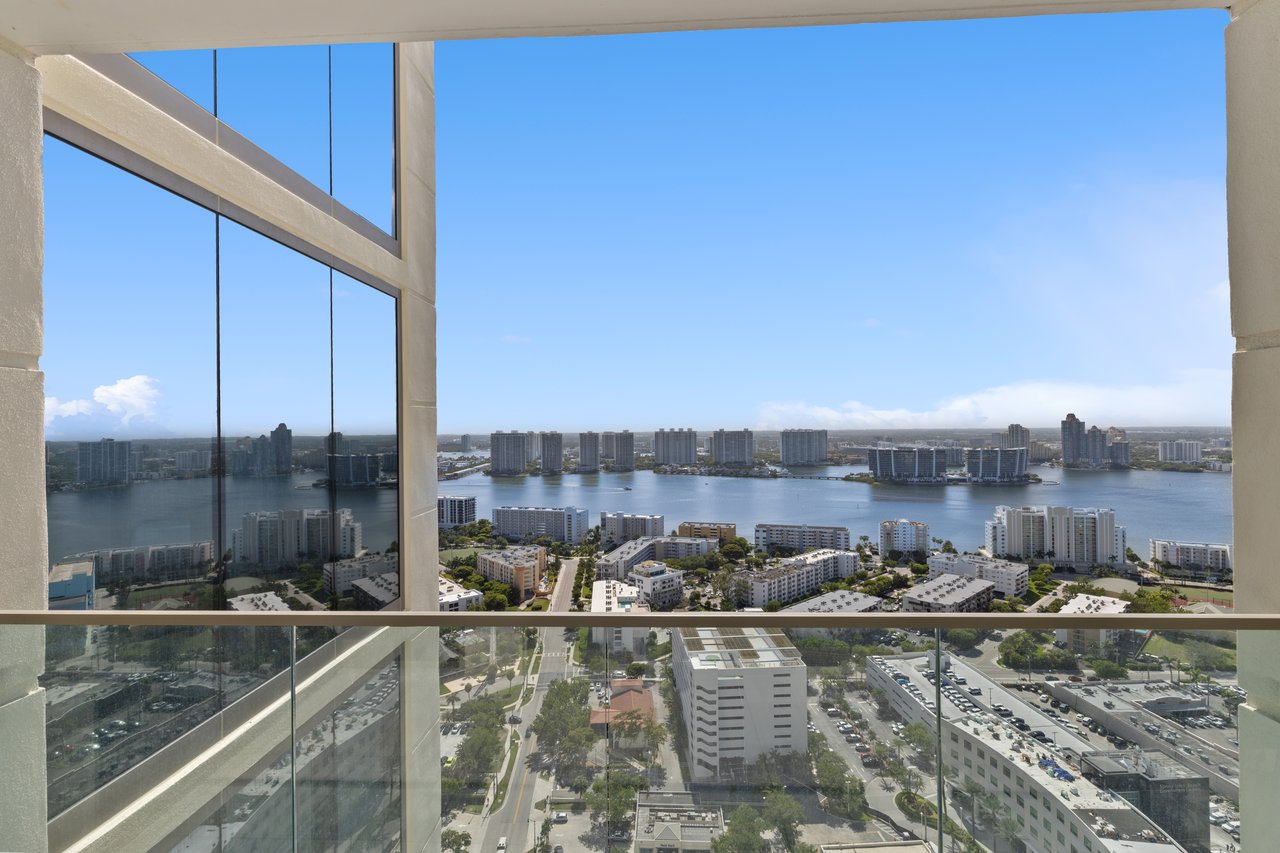 17901 Collins Ave # 3003