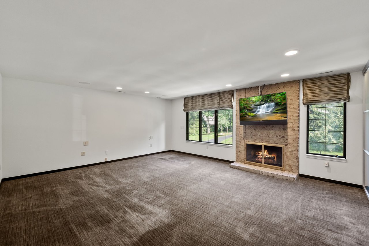 260 Woodwind Dr, Bloomfield Hills