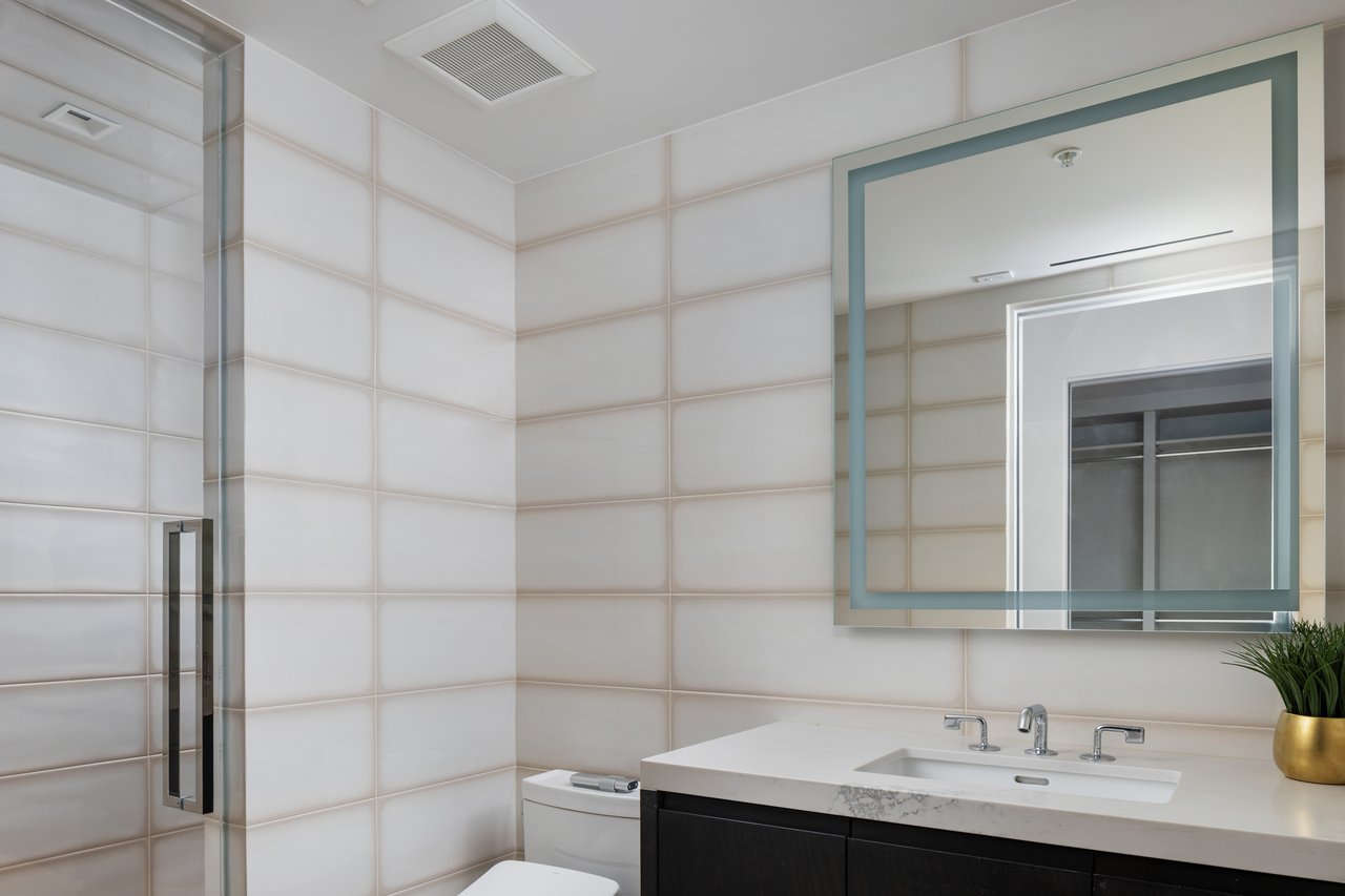 6587 N PALMERAIE Boulevard, 1050