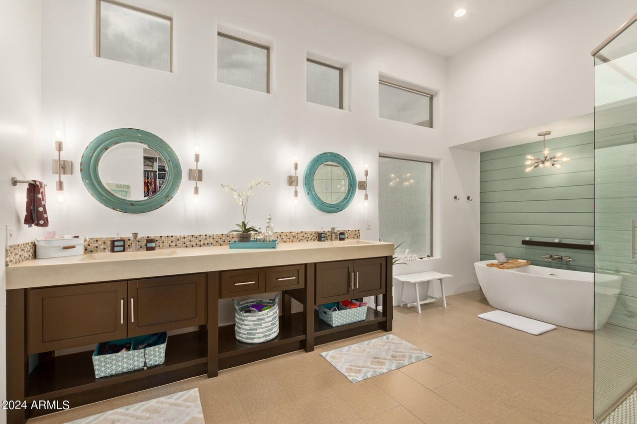 1540 E Villa Theresa