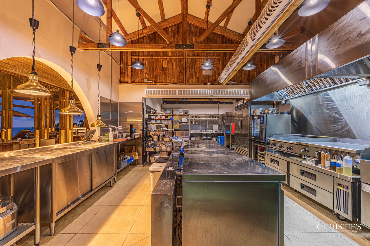 Luxury Hotel Boutique with Ocean Views | Walking distance to the beach | 13.2 Acres