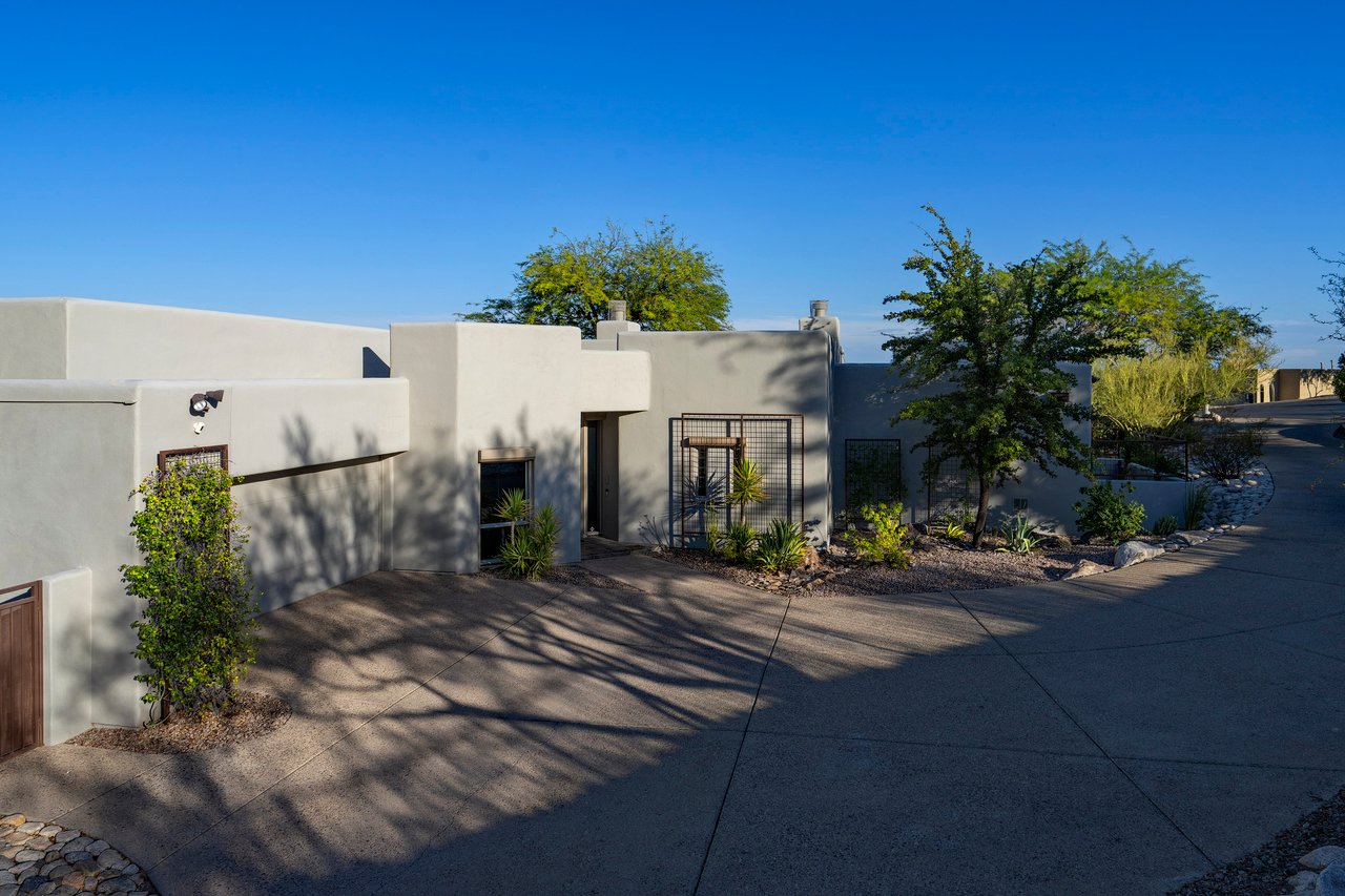 6360 N Placita Arista