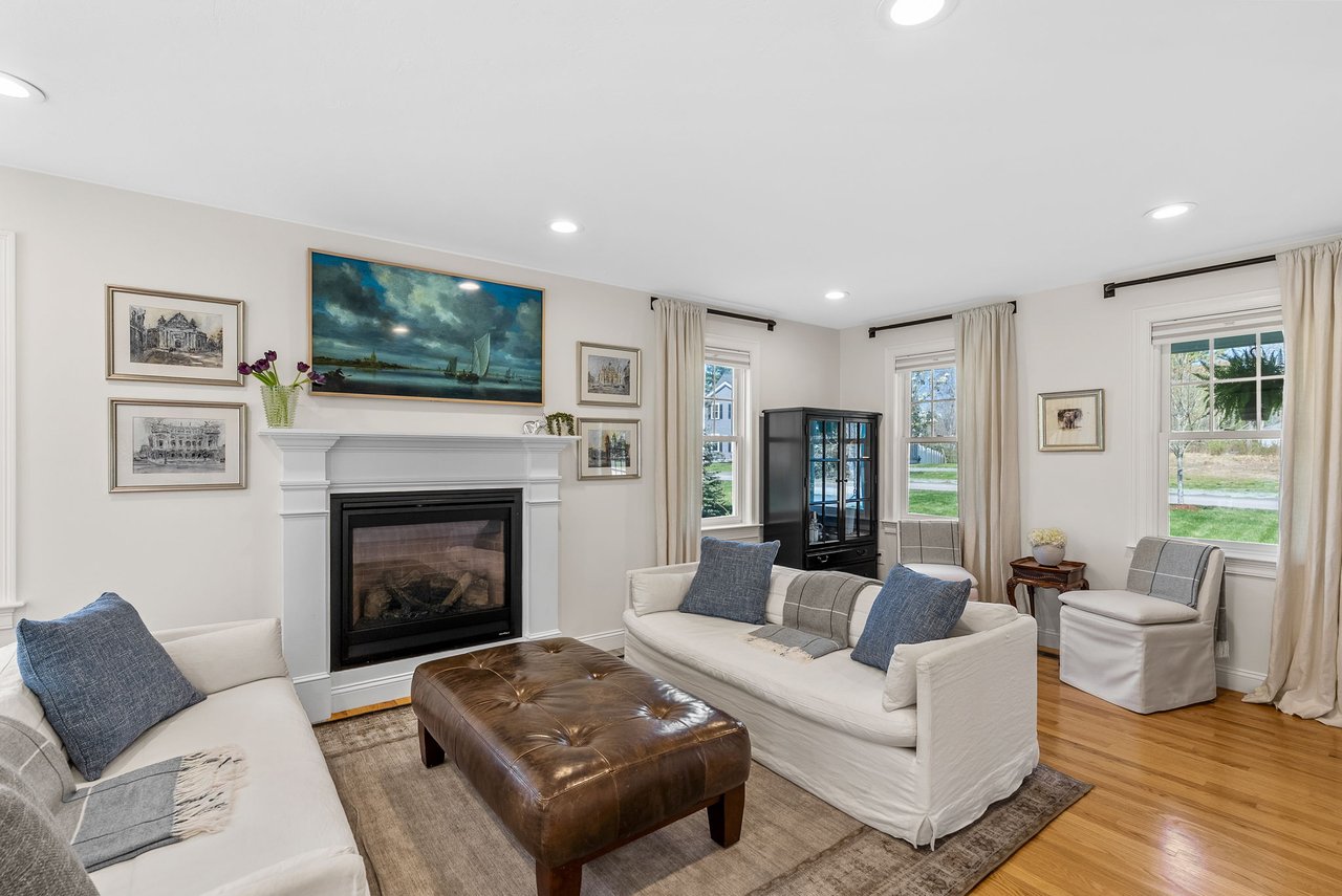 11 Lisa Ln Pembroke, MA 02359