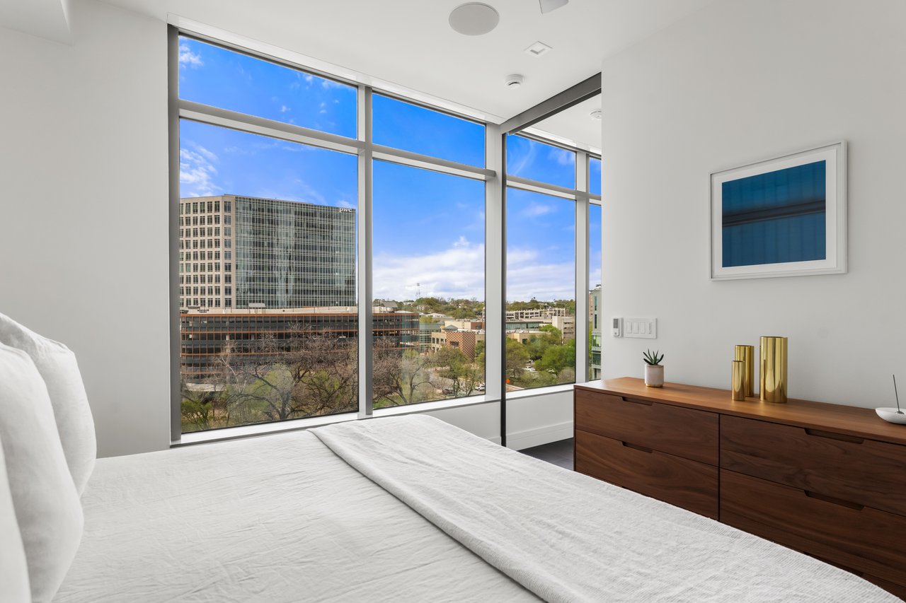 501 West Ave #704