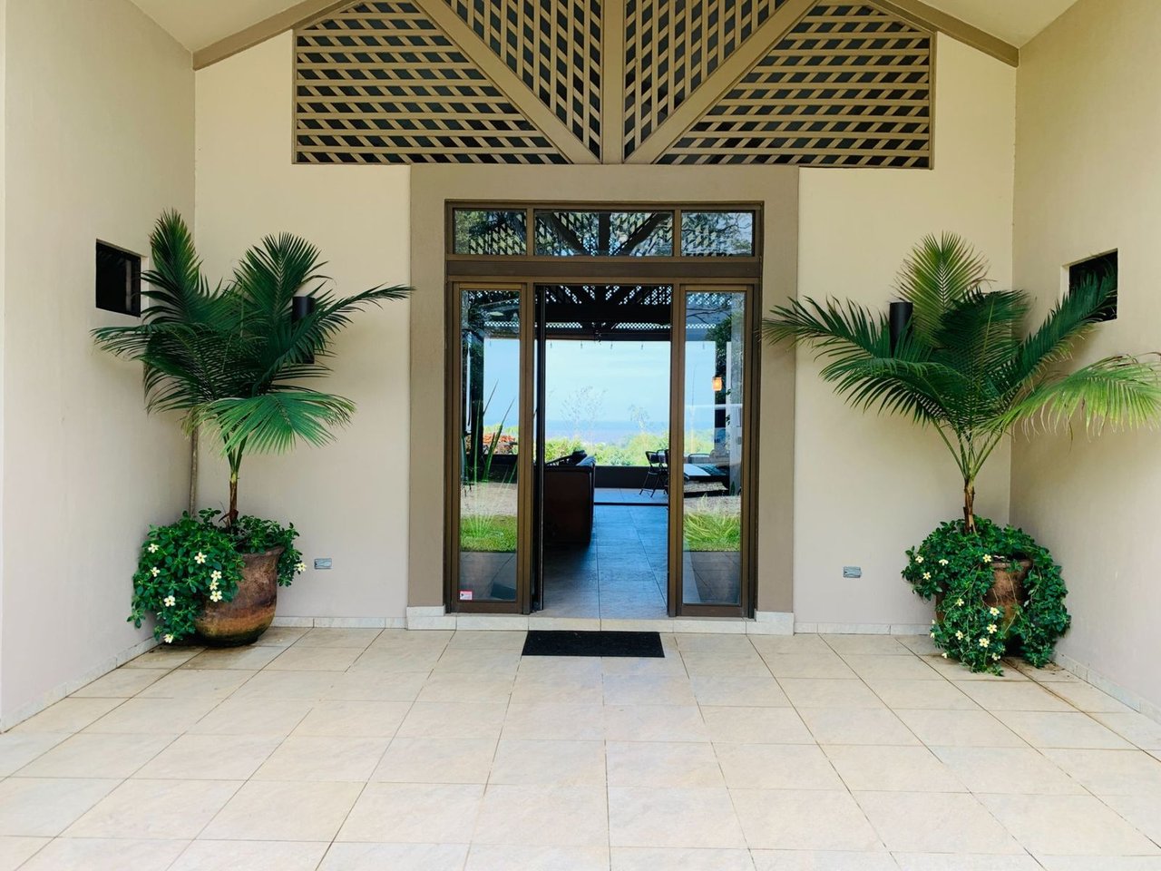 Ocean View Estate with Guest Cabins, Ojochal, Puntarenas