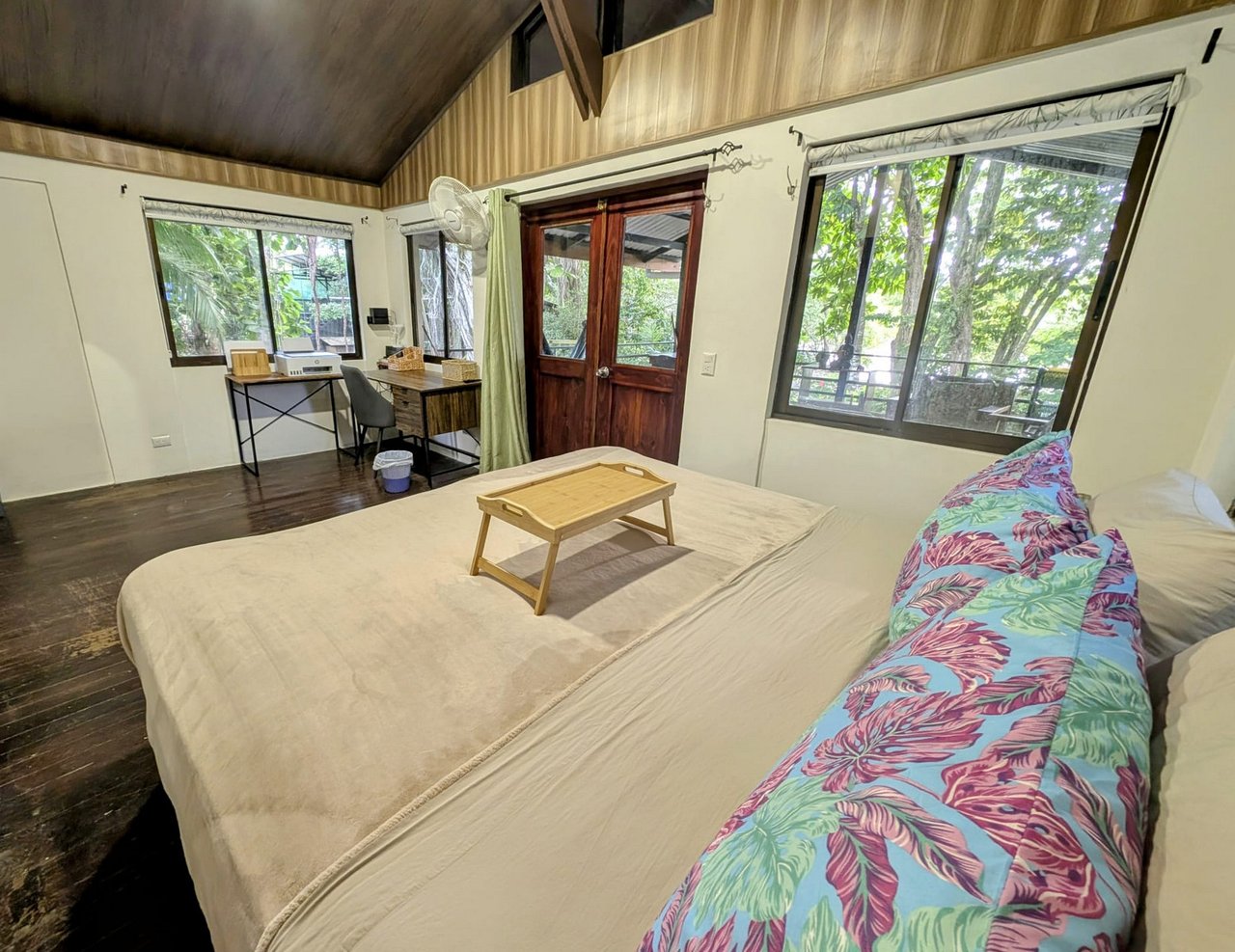 0.23 ACRES – Multi-Business Property In The Heart Of Dominical – Restaurant, 4 Cabins & Commercial Rental!!!!