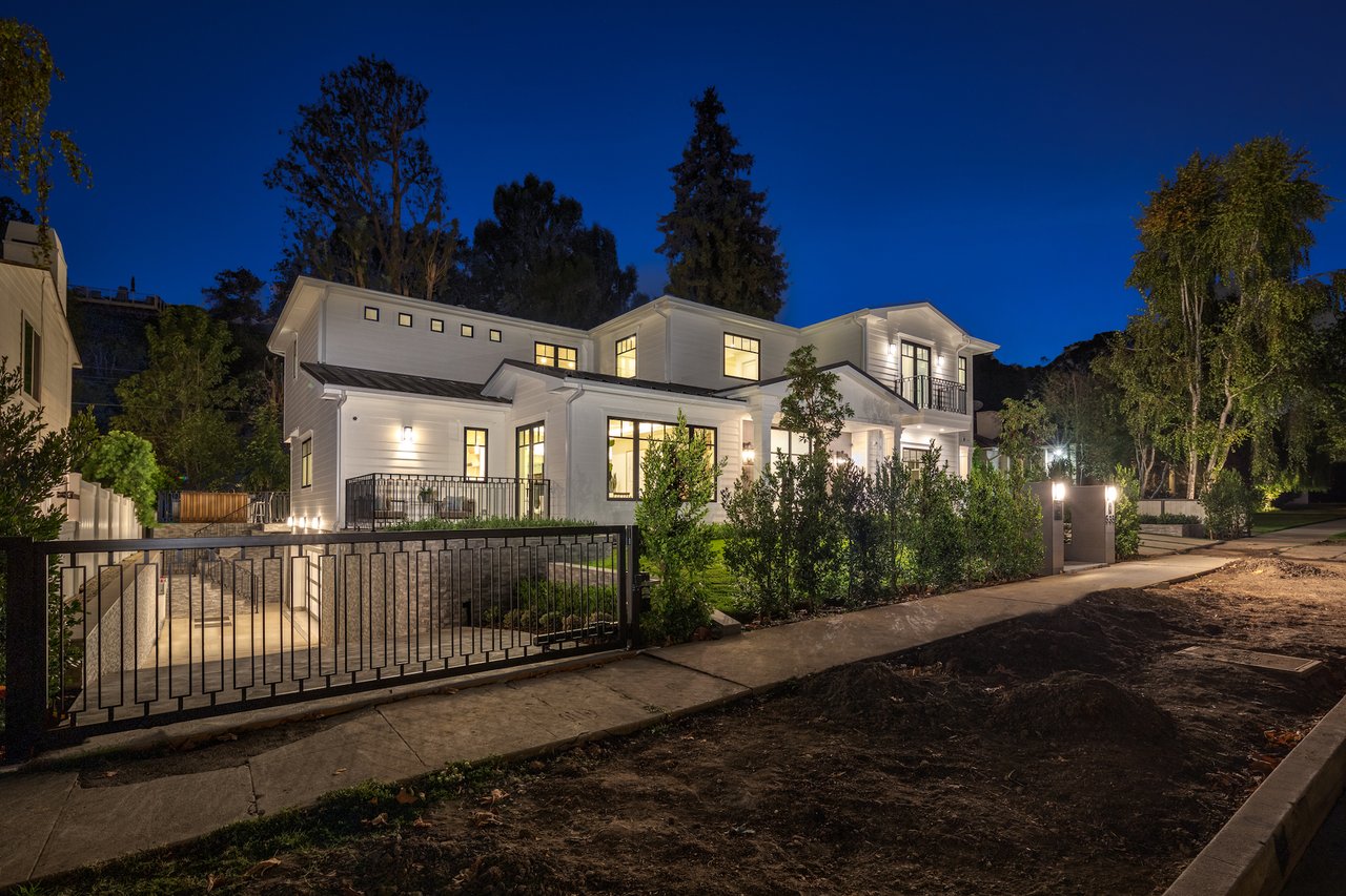 535 N Bundy Dr