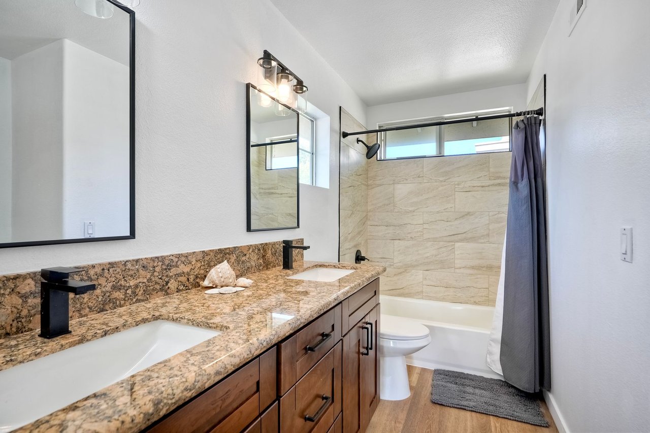 1025 Honeysuckle Dr