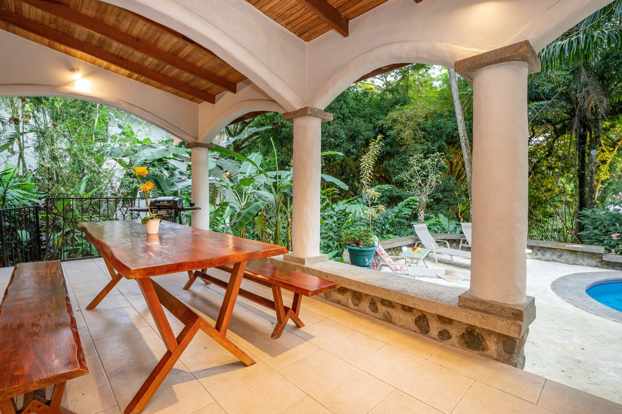 Villa Bailarin, Jungle Elegance