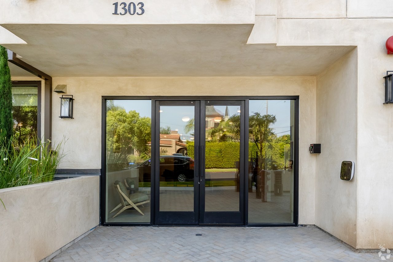 Paseo Living || 1303 S Orange Grove Avenue