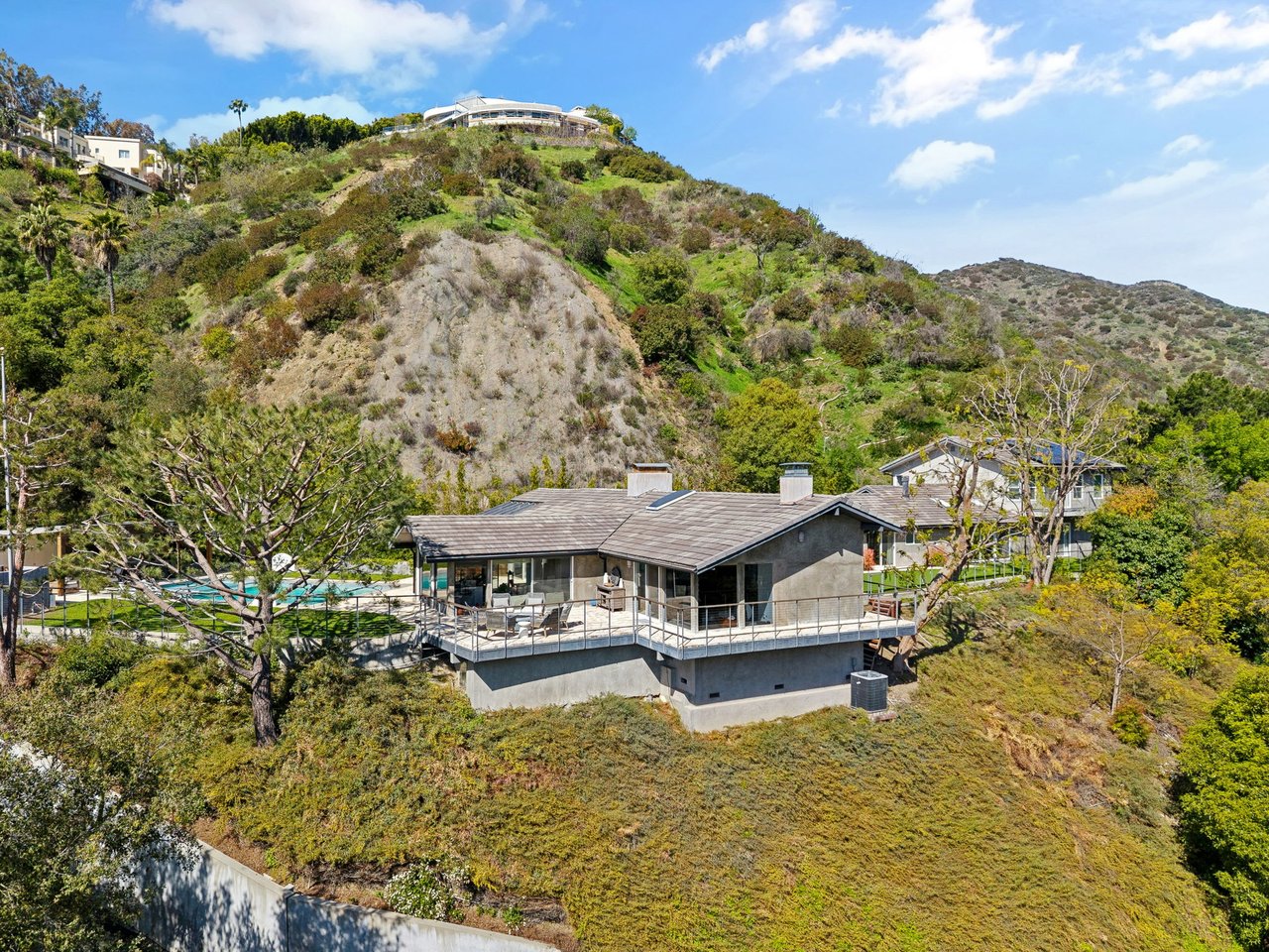 1255 N Bundy Drive