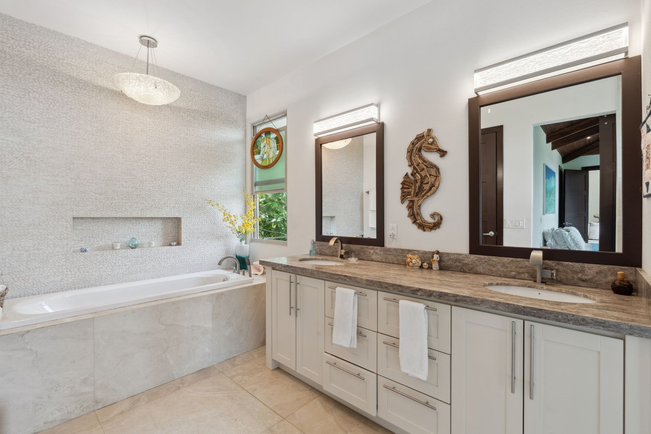 Casa Pickle on the Hill | Spacious Private Estate with Pickleball Court, Mature Gardens & Independent Guest Apartment