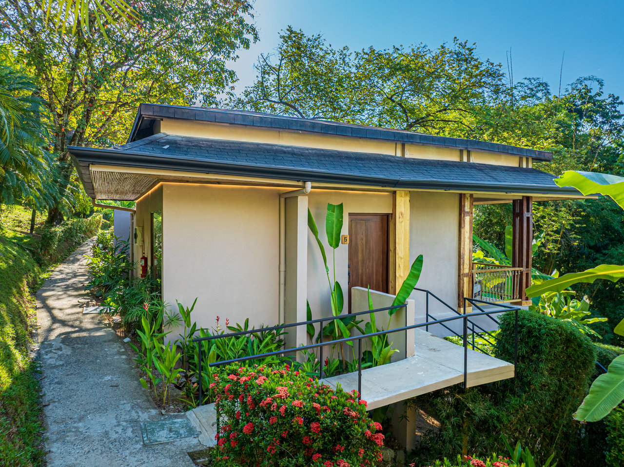 Luxury Hotel Boutique with Ocean Views | Walking distance to the beach | 13.2 Acres