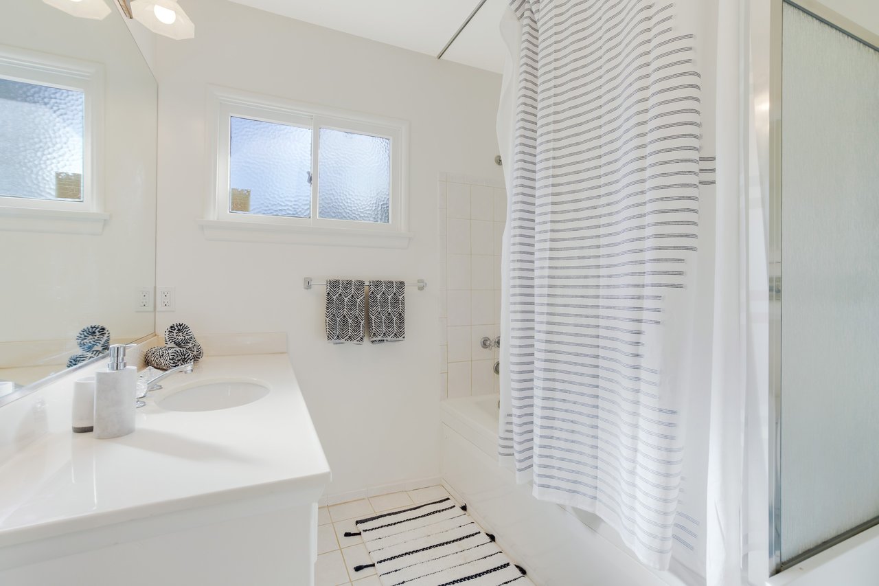 Melba Ave, 91367