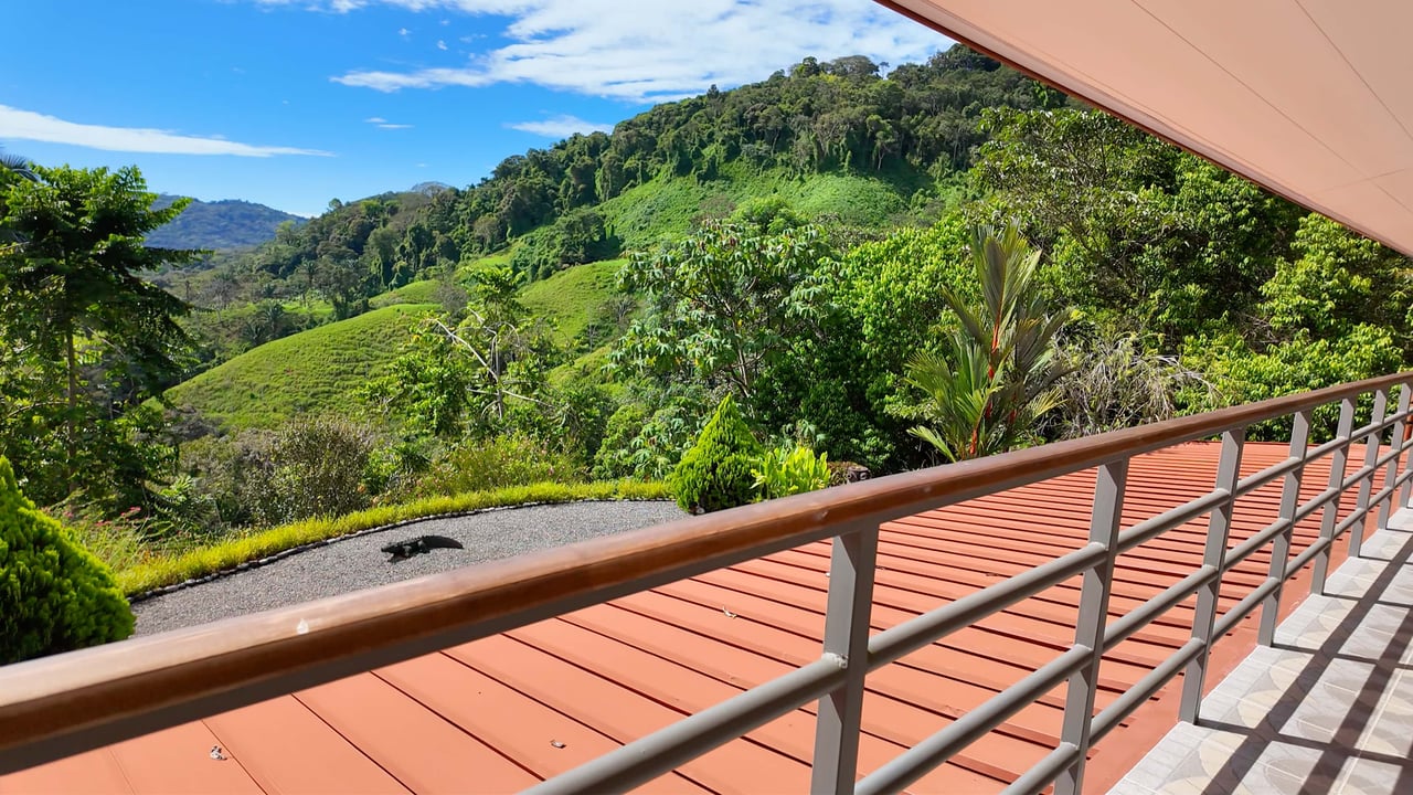 Secluded Dream Home in Costa Rica – Mountain Views, Pool & Sustainable Living