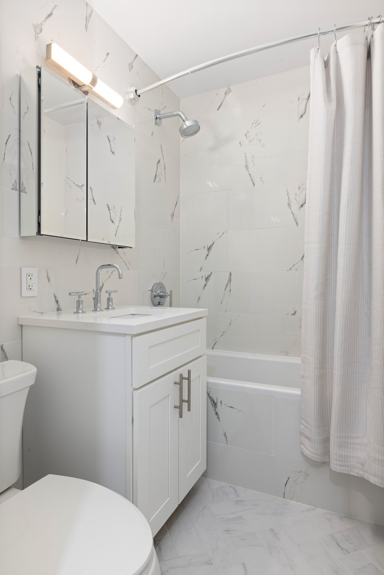 400 Central Park West, 8W
